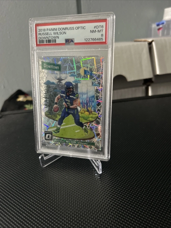 2018 Donruss Optic - Downtown Russell Wilson #DT-6. PSA-8