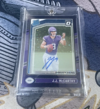 2024 Donruss Optic JJ MCCARTHY Purple Stars FOTL On Card AUTO #235 RC /42