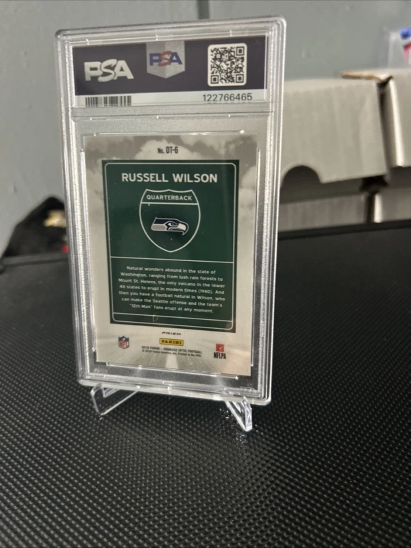 2018 Donruss Optic - Downtown Russell Wilson #DT-6. PSA-8 - Image 2