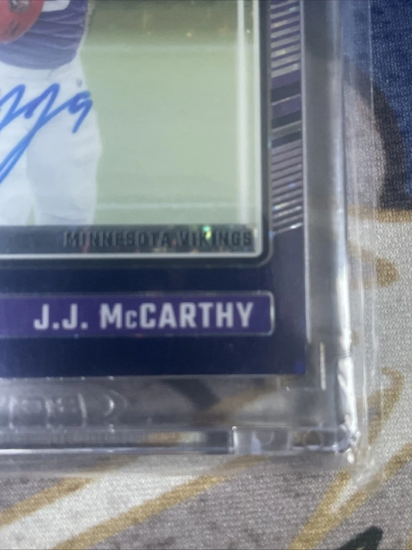 2024 Donruss Optic JJ MCCARTHY Purple Stars FOTL On Card AUTO #235 RC /42 - Image 4