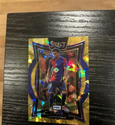 2024-25 Select FIFA Lamine Yamal Gold Prizm / Wave #'d 09/10 SSP Barcelona Spain