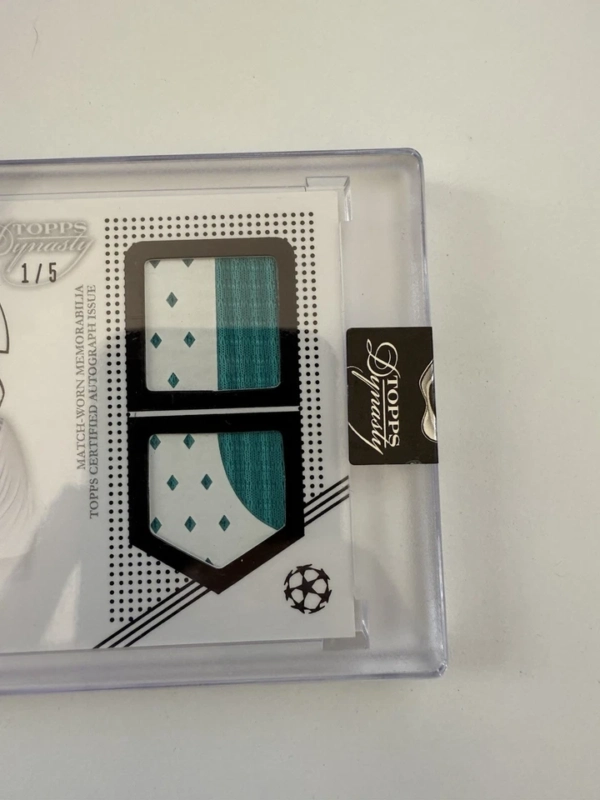 2022-23 Topps Dynasty UCL Soccer Vini Jr On Card Auto Dual Relic Patch 1/5 RARE - Image 5