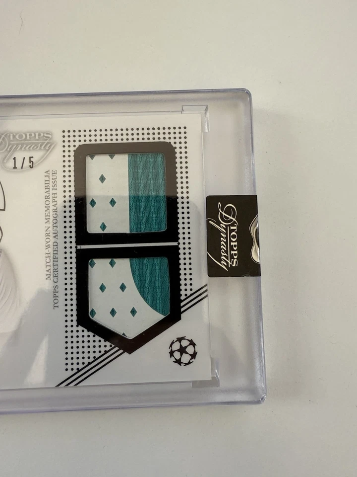 2022-23 Topps Dynasty UCL Soccer Vini Jr On Card Auto Dual Relic Patch 1/5 RARE - Image 5